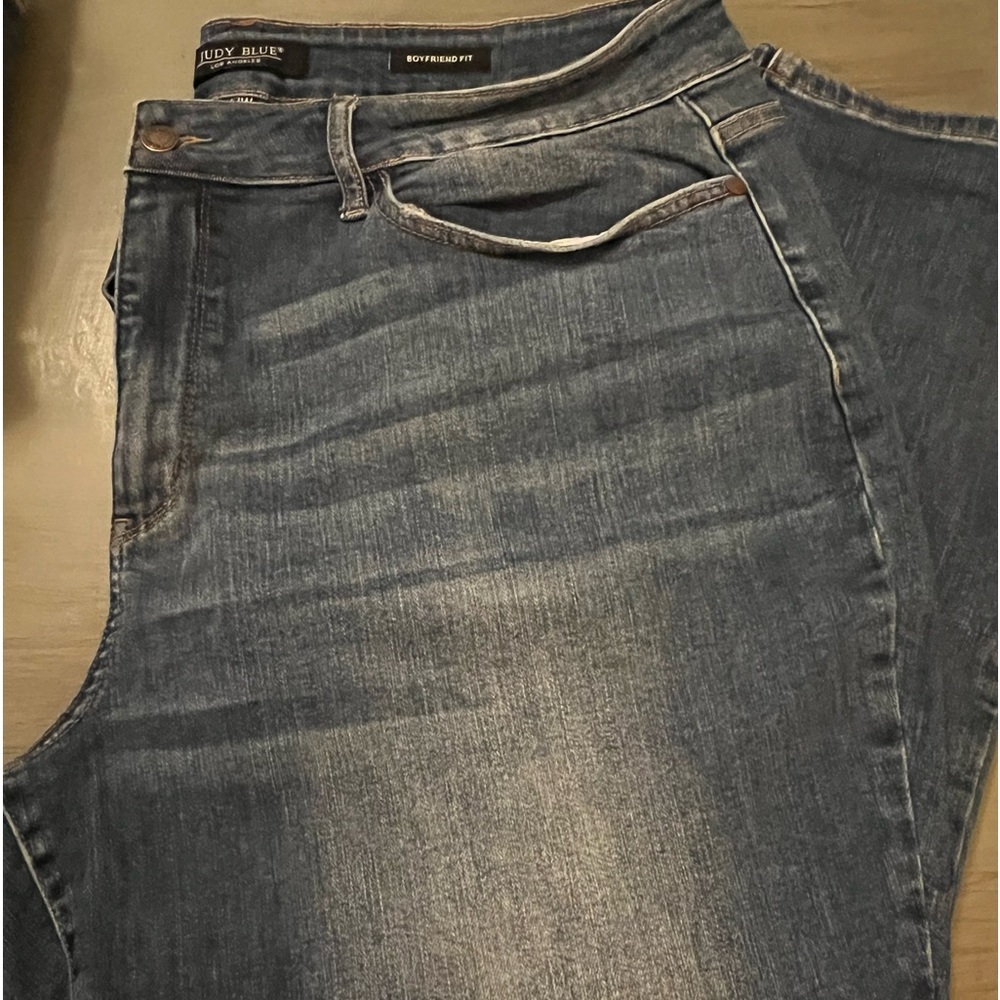 Excellent condition Judy blue boyfriend fit, non-distressed denim